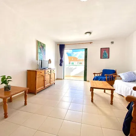 Apartamento De Dos Dormitorios En Costa Del Silencio, Tenerife Sur *