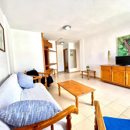 Apartamento De Dos Dormitorios En Costa Del Silencio, Tenerife Sur