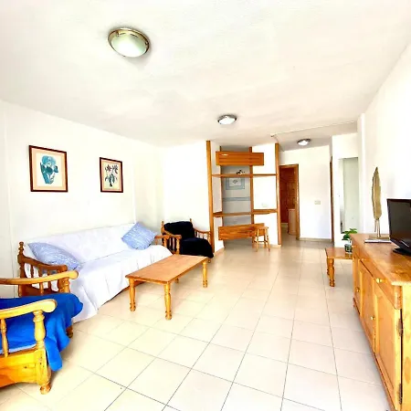 Apartamento De Dos Dormitorios En Costa Del Silencio, Tenerife Sur *