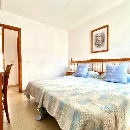 Apartamento De Dos Dormitorios En Costa Del Silencio, Tenerife Sur *