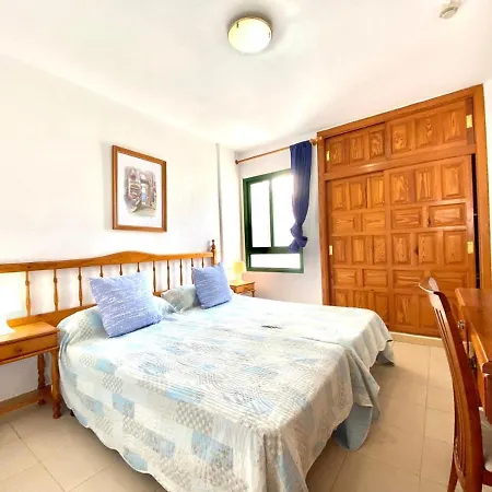 Apartamento De Dos Dormitorios En Costa Del Silencio, Tenerife Sur *